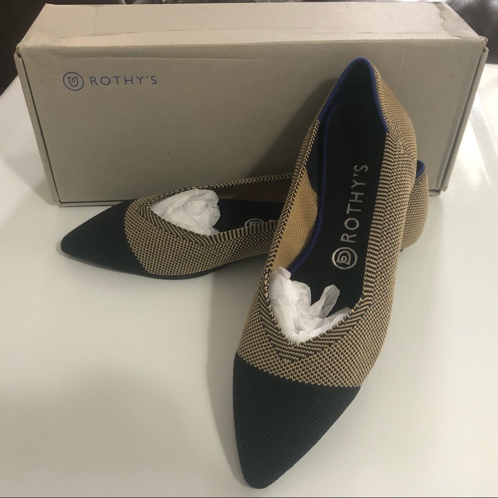 Rothys • the point in dune captoe RETIRED COLOR - Picture 4 of 12